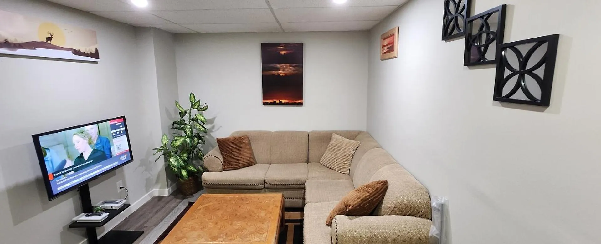 Guest house New Stylish 2-Bedroom Basement Suite Winnipeg