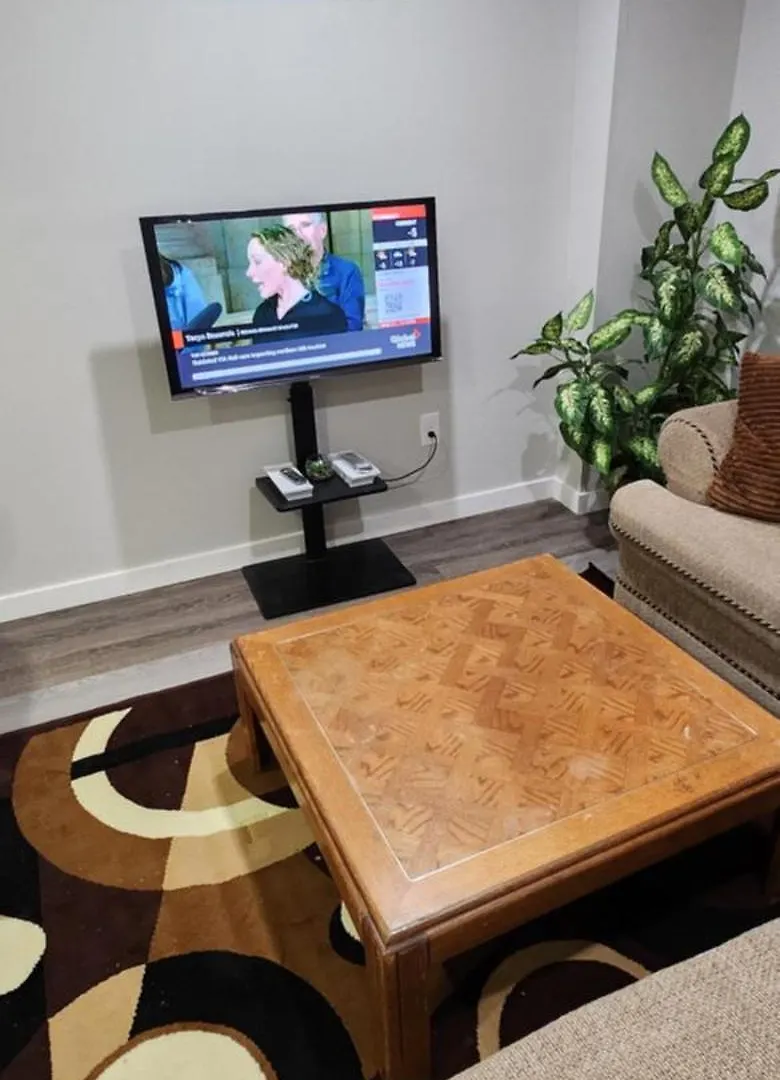 Guest house New Stylish 2-Bedroom Basement Suite Winnipeg