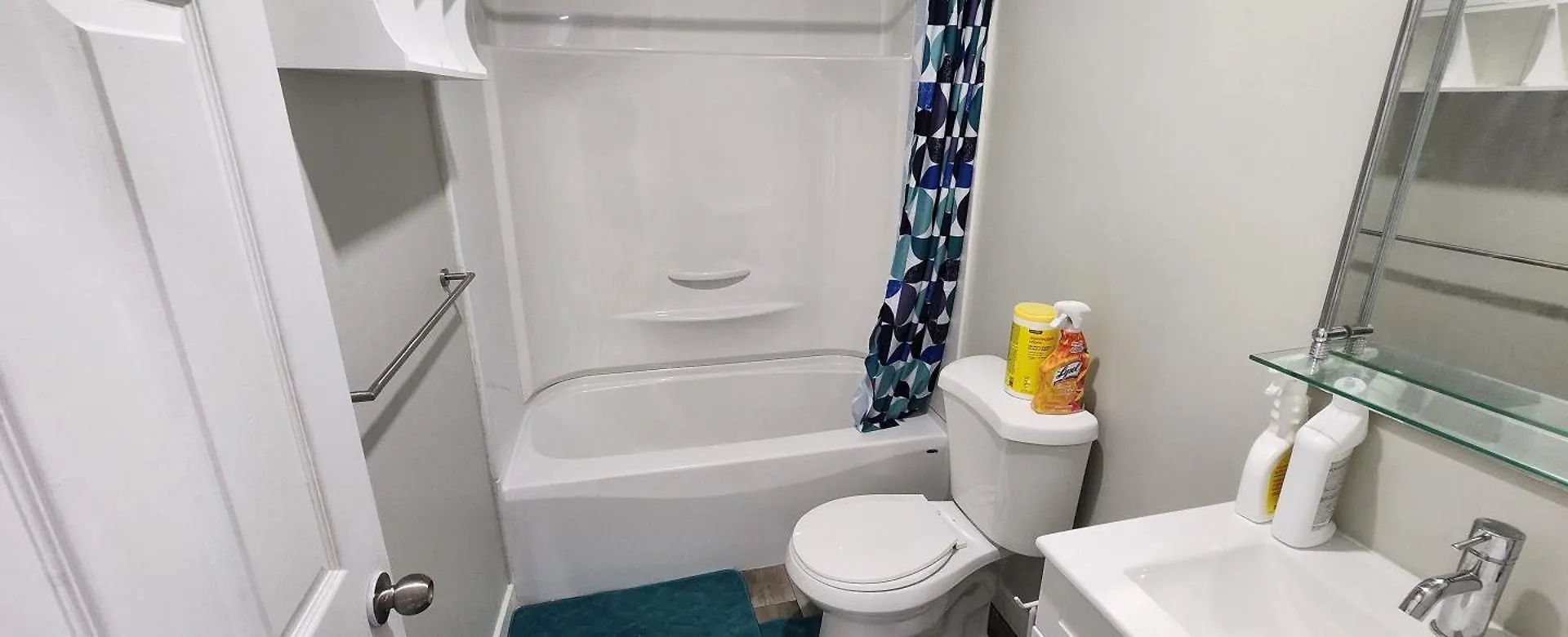 Guest house New Stylish 2-Bedroom Basement Suite Winnipeg