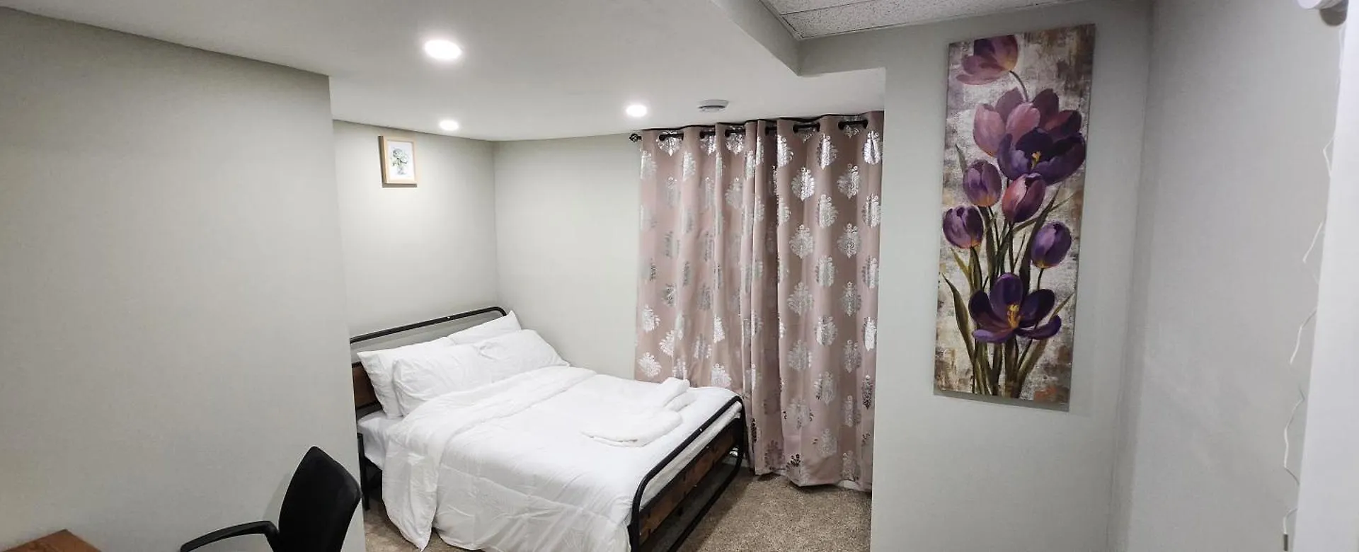 New Stylish 2-Bedroom Basement Suite Winnipeg Guest house