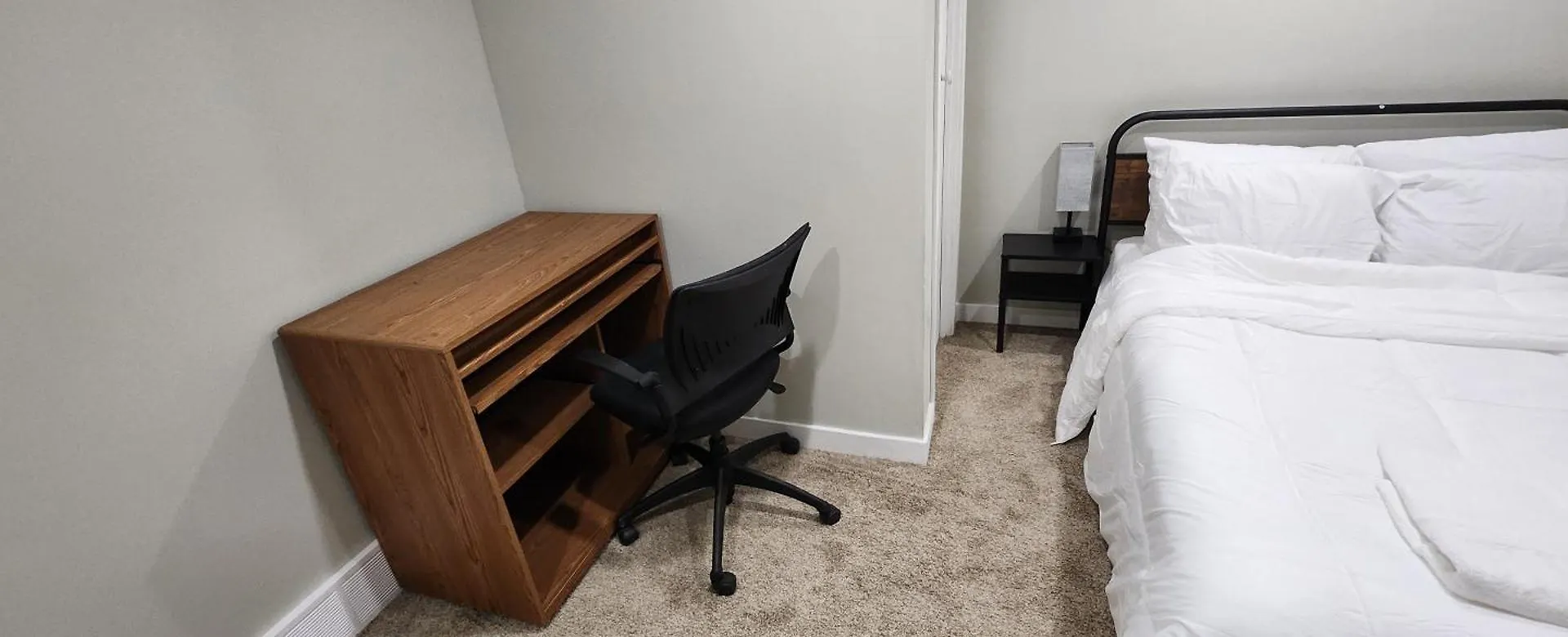 Guest house New Stylish 2-Bedroom Basement Suite Winnipeg